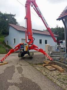 Kettenbühne KGT 24 12 in aufgestelltem Zustand