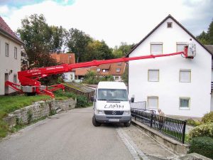 Arbeitsbühne KT 31 19 über die Straße